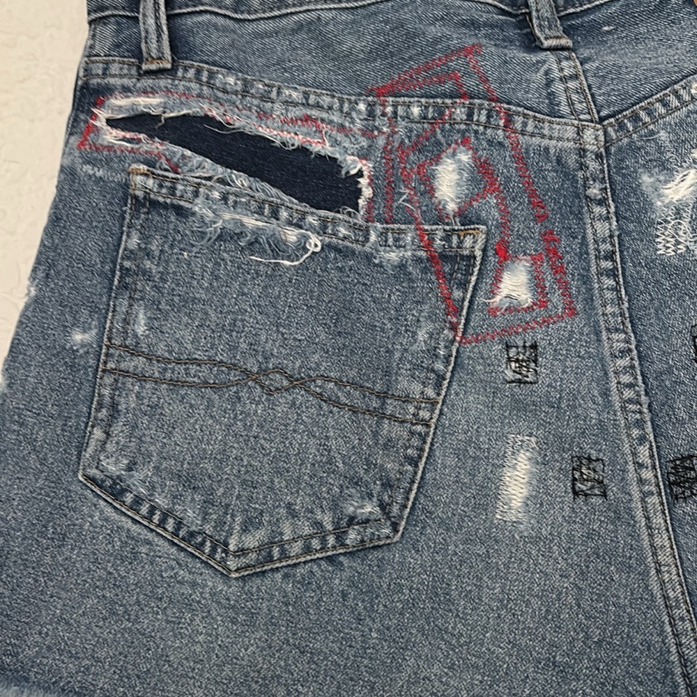 LUCKY Distressed Denim Smiley Motif shorts size 4/27 - Picture 7 of 10